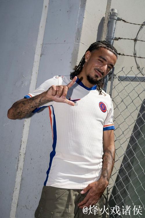 福法纳赞帕尔默为队内最佳；古斯托专注于日常训练